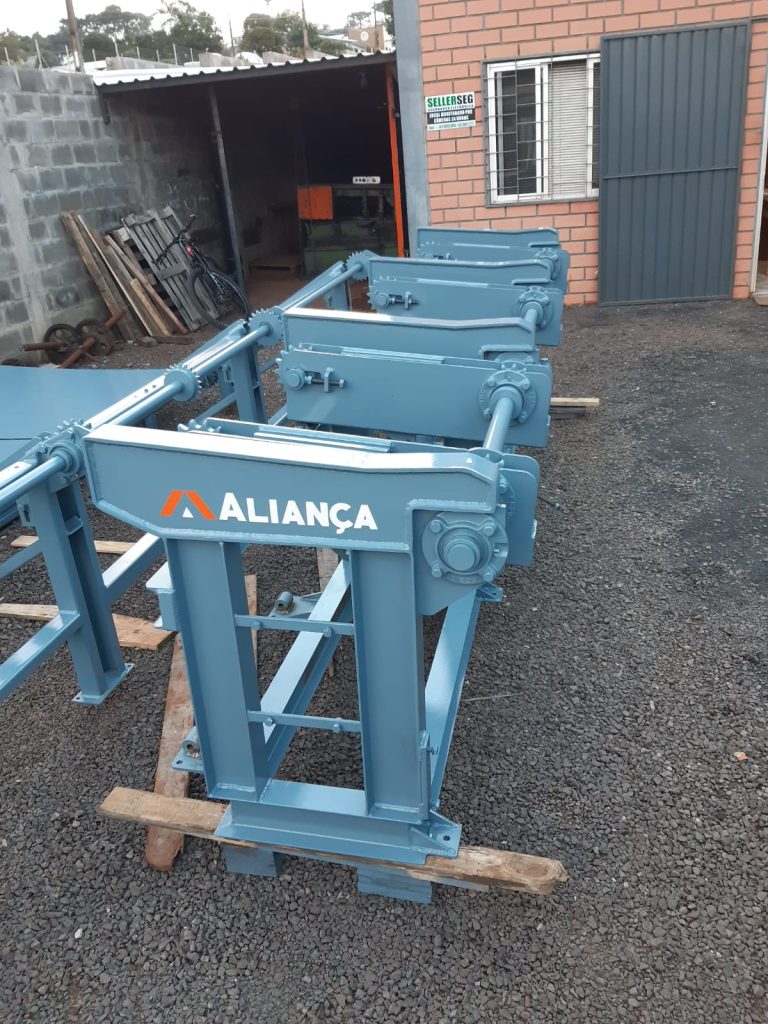 Macaco Virador de Toras