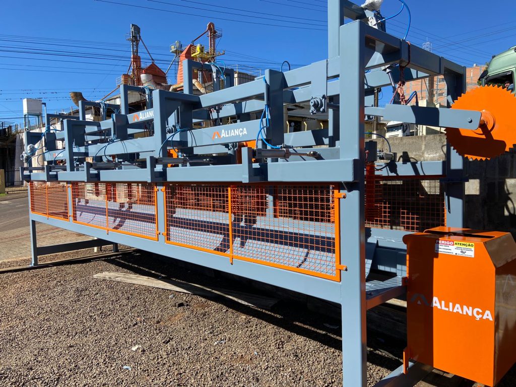 Esteira de entrada e saída da Serra Fita Geminada